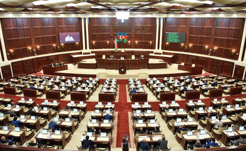 Parlamentin yaz sessiyası BAŞA ÇATDI